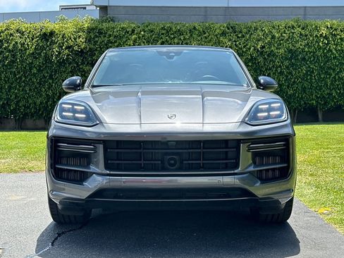 Certified 2025 Porsche Cayenne Turbo AWD/4WD image 11