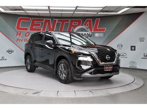 Used 2023 Nissan Rogue S image 1