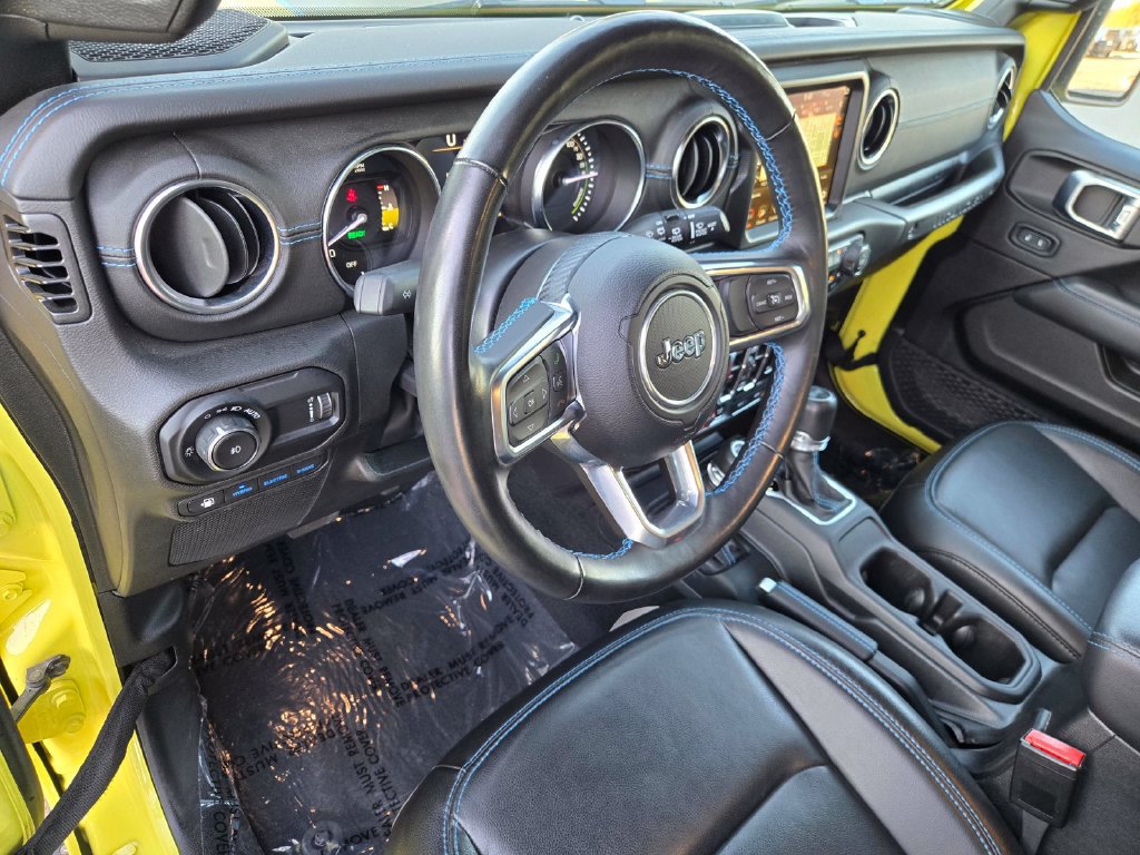 Used 2023 Jeep Wrangler Unlimited Rubicon 4xe w/ Cold Weather Group AWD/4WD image 18