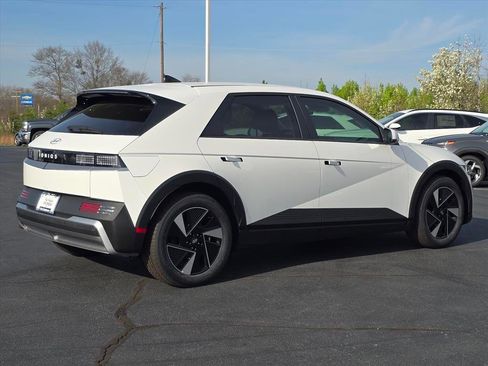 New 2026 Hyundai Ioniq 5 SE image 3