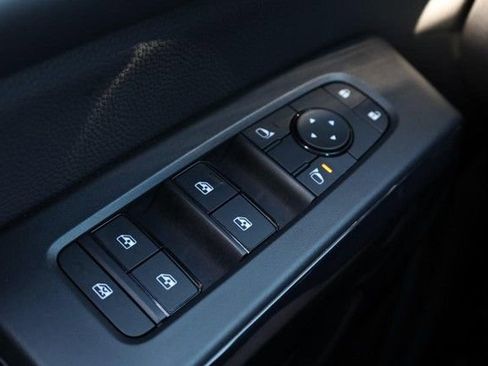 Certified 2025 Nissan Pathfinder SV FWD image 19