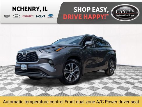 Used 2021 Toyota Highlander XLE AWD/4WD image 1