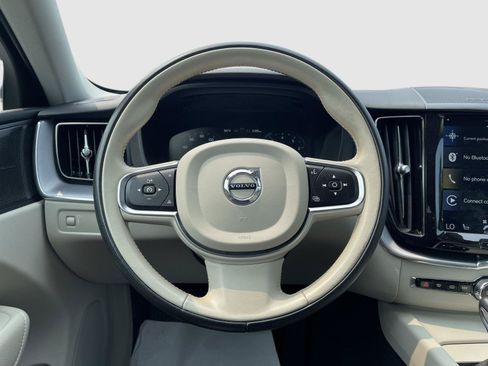 Used 2020 Volvo XC60 T5 Momentum AWD/4WD image 6