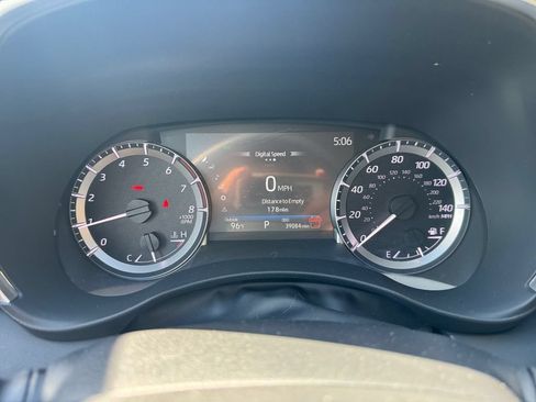 Used 2024 Toyota Highlander XLE AWD/4WD image 21
