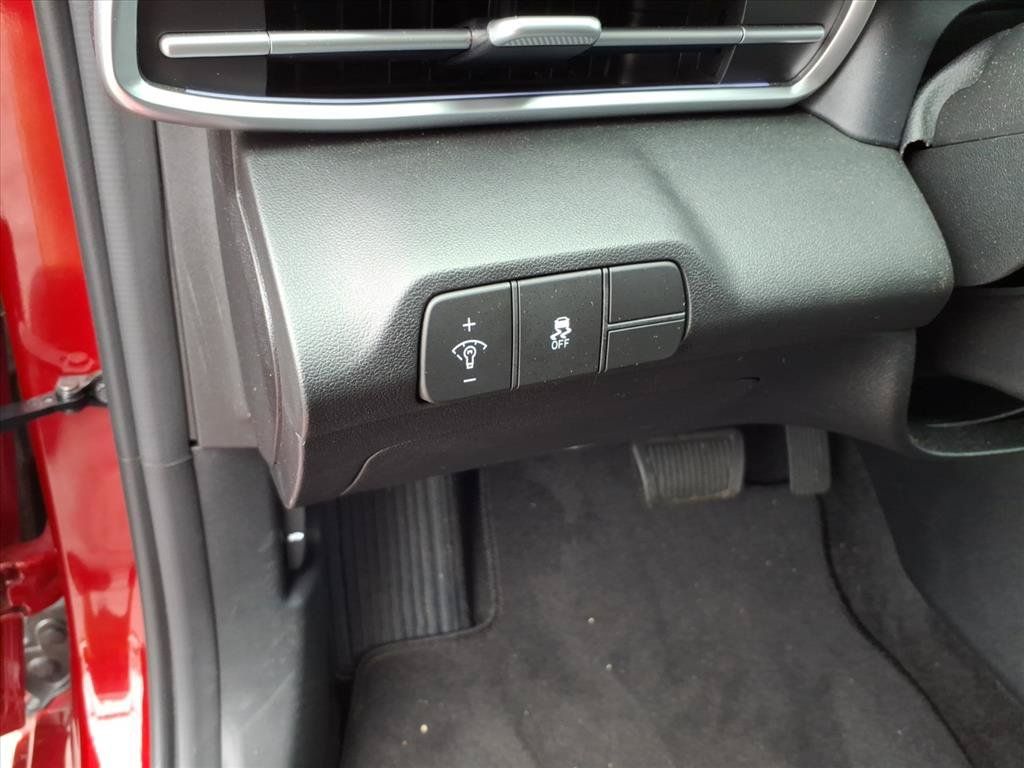 Used 2025 Hyundai Elantra SEL FWD image 17