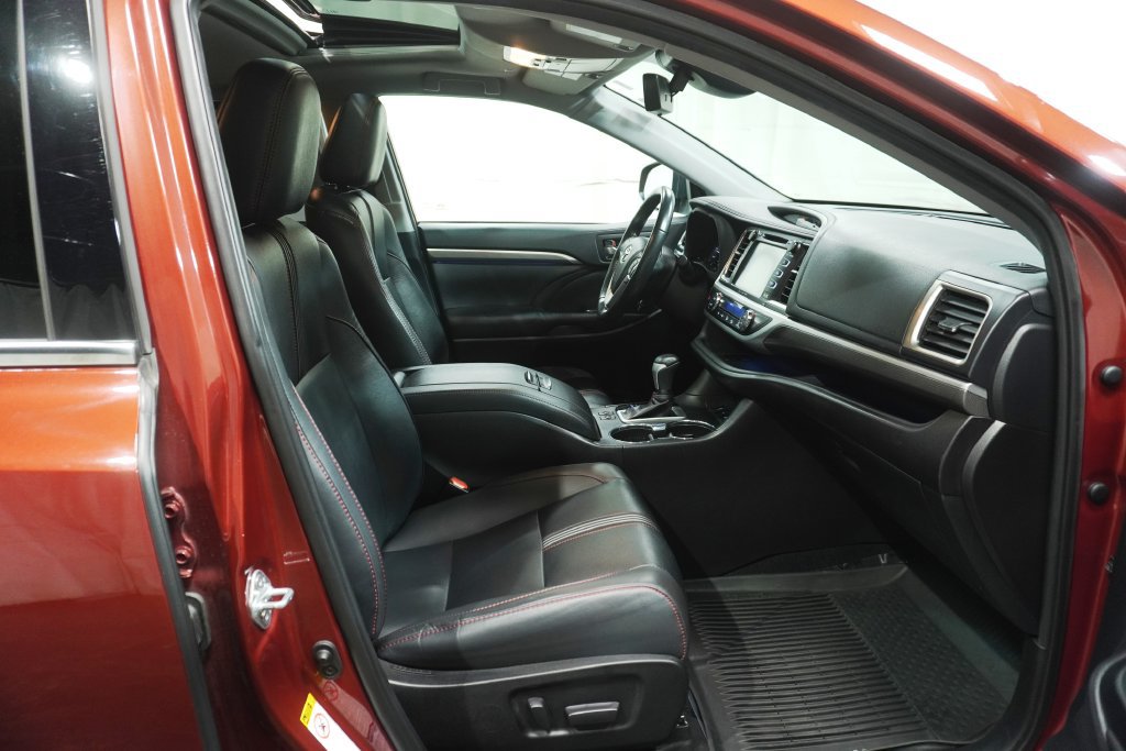 Used 2019 Toyota Highlander SE AWD/4WD image 13
