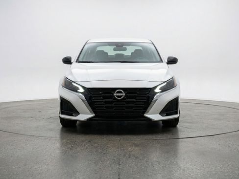 Used 2025 Nissan Altima 2.5 SV image 2