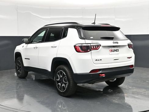 Certified 2025 Jeep Compass Trailhawk AWD/4WD image 11