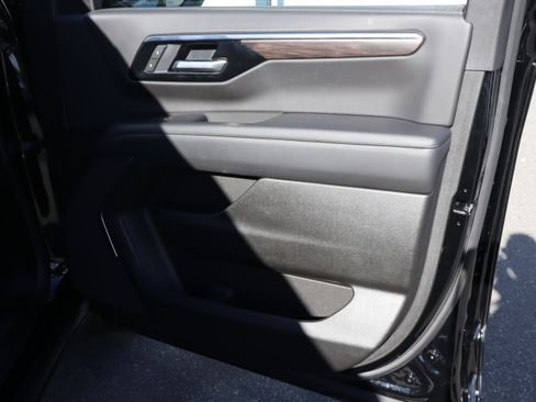 Certified 2025 Chevrolet Suburban Z71 w/ Sun And Tow Package image 38