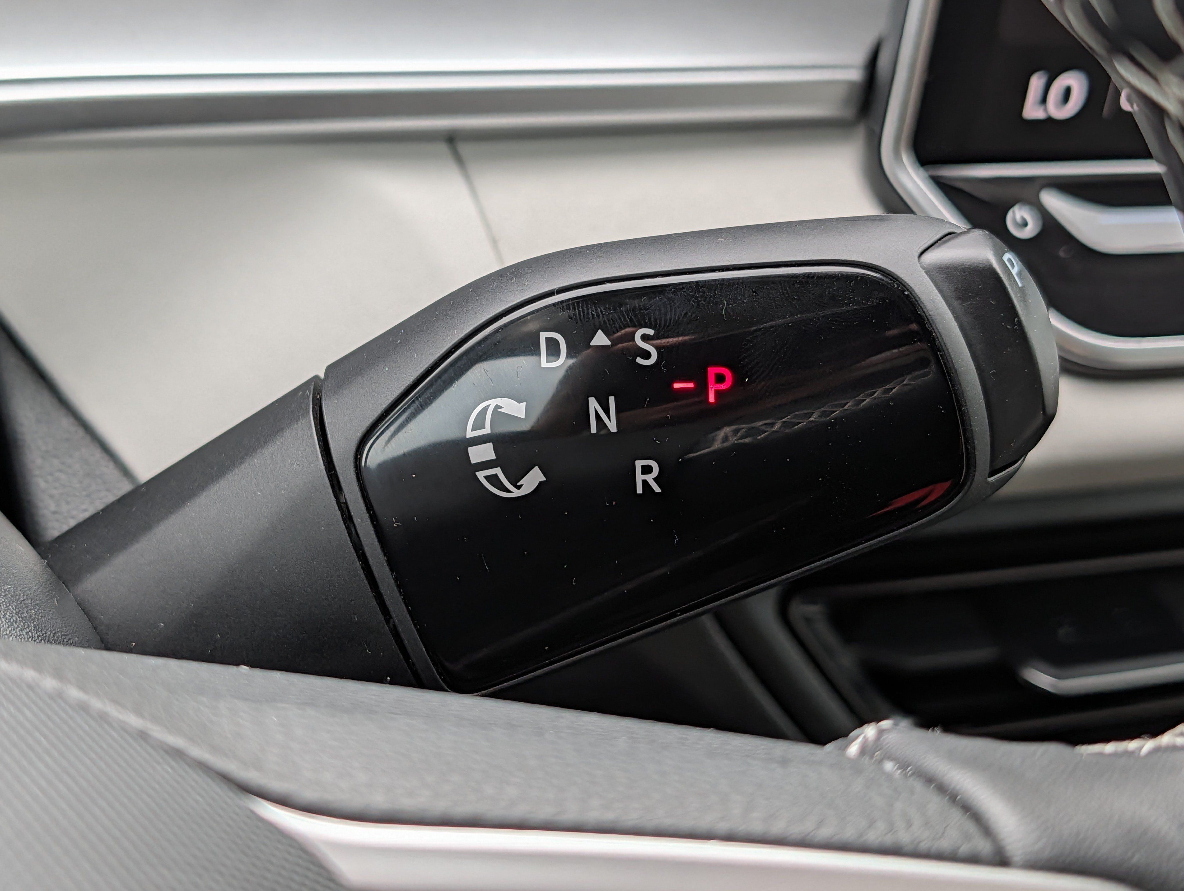 Certified 2025 Volkswagen Tiguan SE AWD/4WD image 24