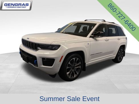 Used 2023 Jeep Grand Cherokee Overland AWD/4WD image 4