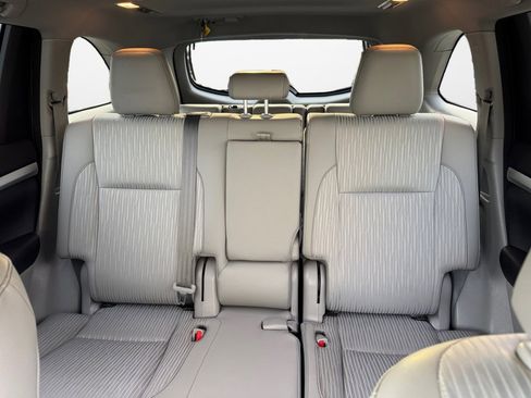 Used 2018 Toyota Highlander Plus image 14