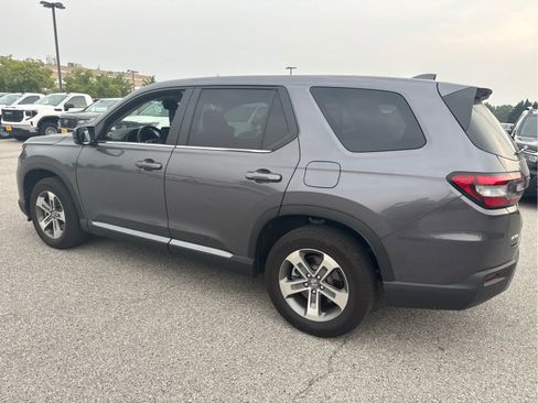 Used 2025 Honda Pilot EX-L image 3