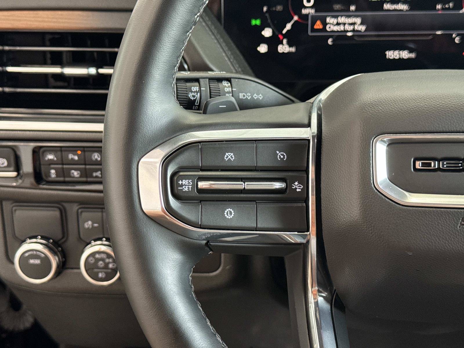 Used 2025 GMC Yukon Denali RWD image 20