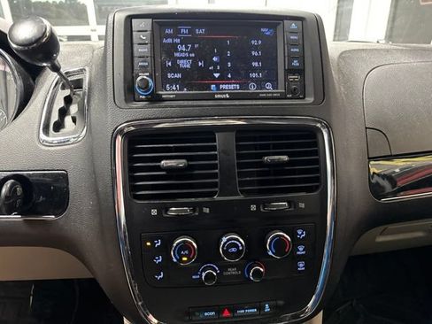 Used 2018 Dodge Grand Caravan SXT FWD image 7