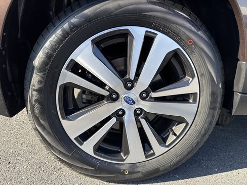 Used 2019 Subaru Outback 2.5i Limited w/ Popular Package #2 image 11