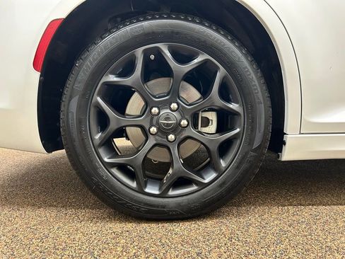 Used 2023 Chrysler 300 Touring L w/ Popular Equipment Group image 28