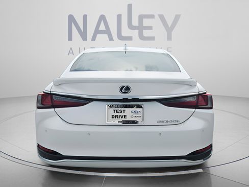Used 2023 Lexus ES 300h w/ Premium Package FWD image 4