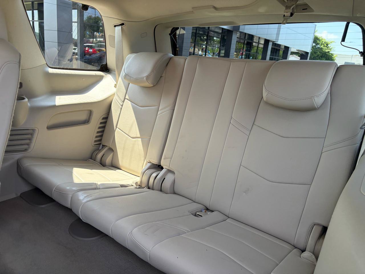 Used 2018 Cadillac Escalade Premium Luxury AWD/4WD image 18