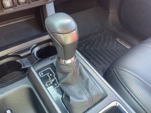 Used 2019 Toyota Tacoma TRD Off-Road image 5