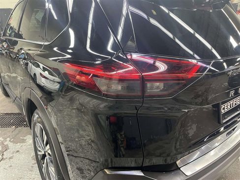 Used 2021 Nissan Rogue SV image 12