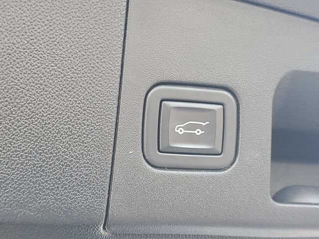 Certified 2024 Cadillac XT5 Premium Luxury w/ LPO, Floor Liner Package AWD/4WD image 9