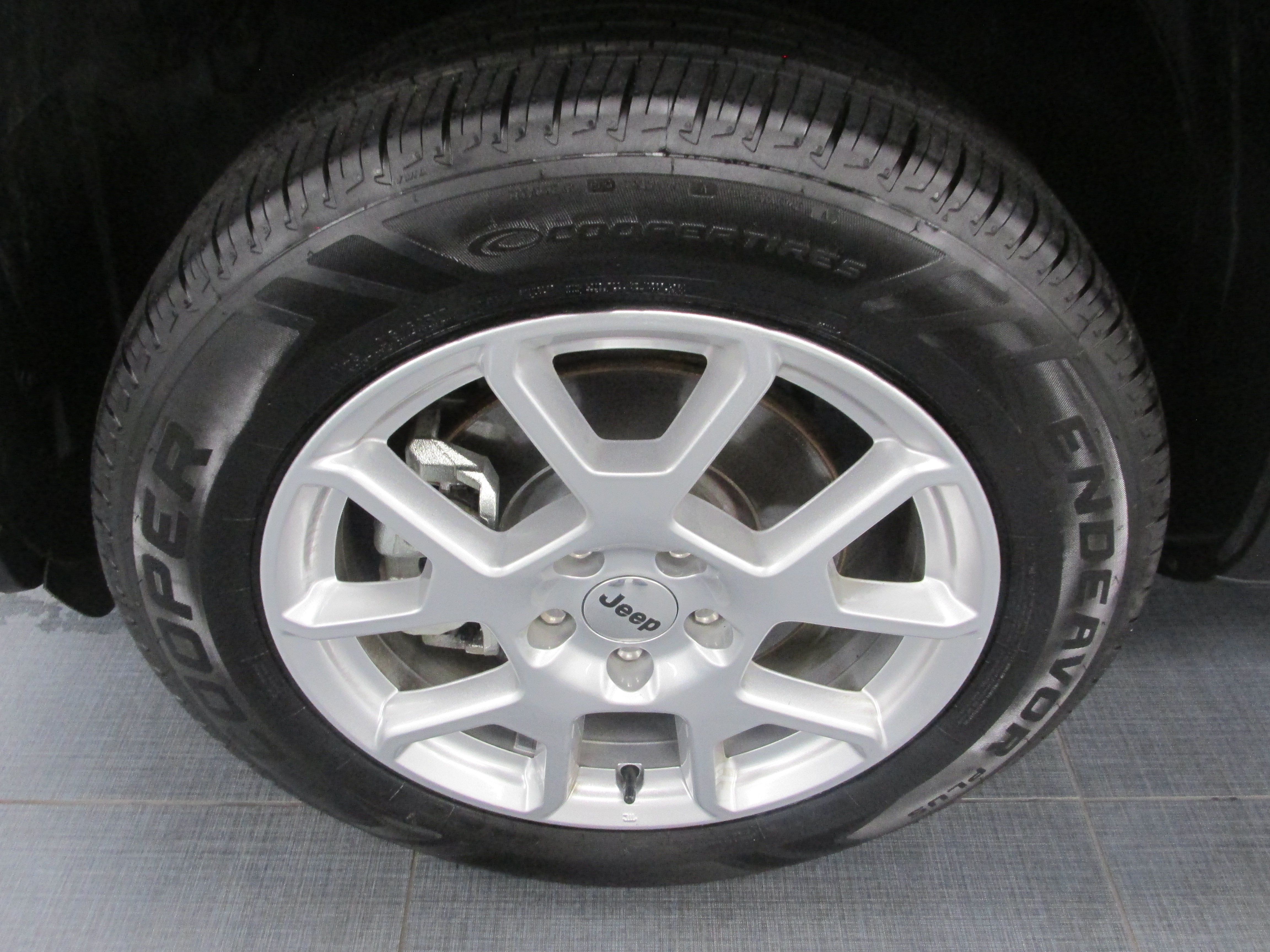 Used 2023 Jeep Renegade Latitude AWD/4WD image 14