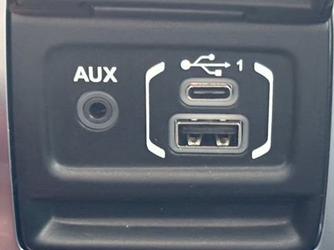 Used 2025 Jeep Gladiator Sport AWD/4WD image 7