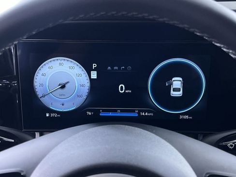 Used 2025 Hyundai Elantra Limited image 17