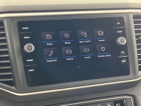 Used 2020 Volkswagen Atlas Cross Sport SE image 27