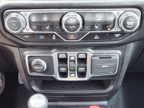 Used 2023 Jeep Wrangler Unlimited w/ Sun & Screen Package AWD/4WD image 28