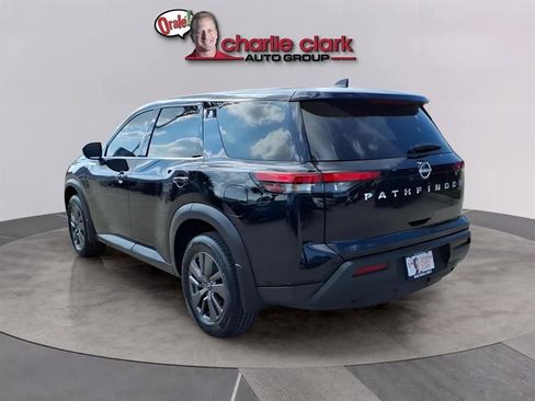 Used 2023 Nissan Pathfinder S image 3
