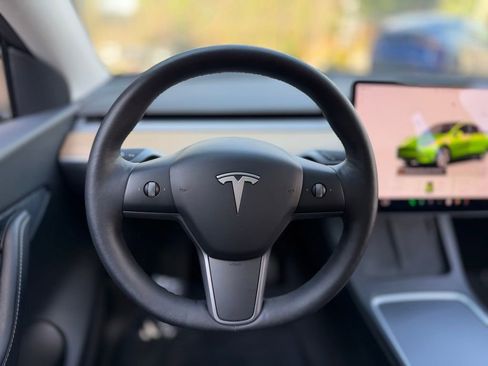 Used 2022 Tesla Model Y Long Range image 42