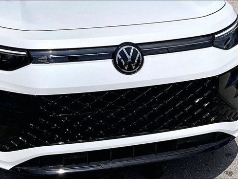 New 2026 Volkswagen Tiguan SE R-Line AWD/4WD image 11