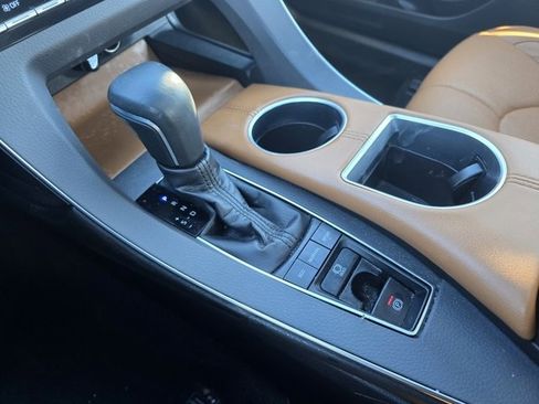 Used 2020 Toyota Avalon Limited image 17