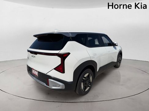 New 2027 Kia Seltos LX FWD image 4
