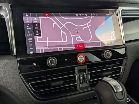 New 2026 Porsche Macan AWD/4WD image 33