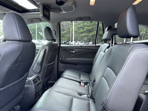 Used 2021 Honda Pilot Touring image 9