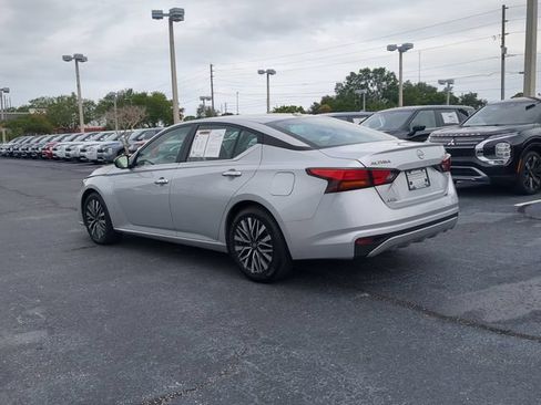Used 2024 Nissan Altima 2.5 SV FWD image 8