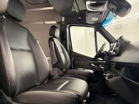 Used 2022 Mercedes-Benz Sprinter 3500 image 30