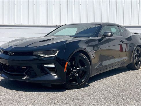 Used 2017 Chevrolet Camaro SS RWD image 2