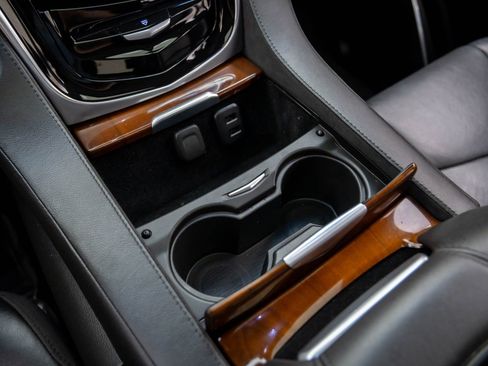 Used 2019 Cadillac Escalade Luxury image 31