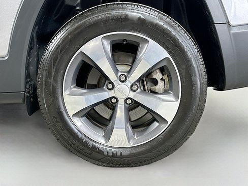 Used 2019 Jeep Cherokee Limited AWD/4WD image 31