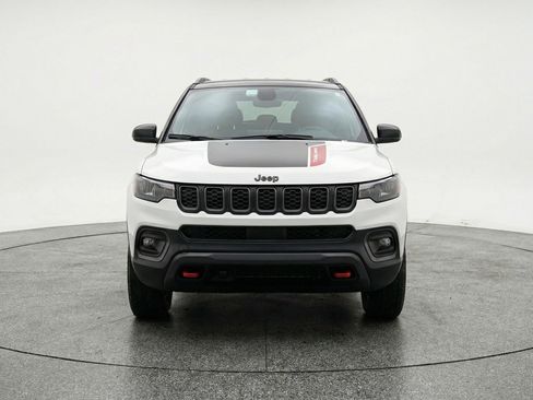 Used 2025 Jeep Compass Trailhawk image 2