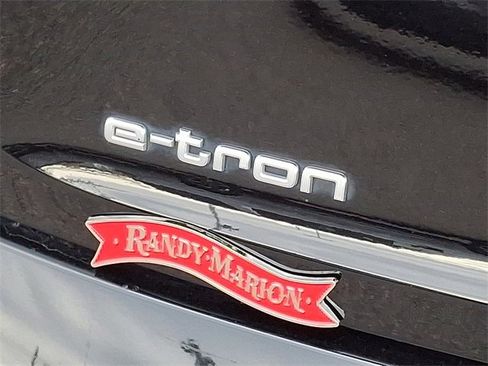 Used 2022 Audi e-tron Premium image 26