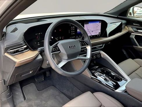 Used 2025 Audi Q5 Premium Plus w/ Premium Plus AWD/4WD image 13