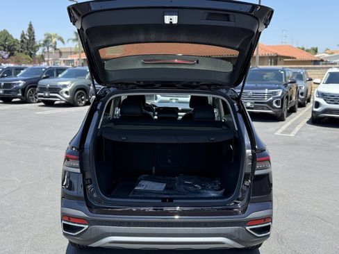 New 2025 Volkswagen Taos SE image 13