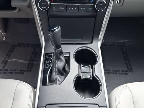 Used 2017 Toyota Camry XLE w/ Moonroof Package FWD image 25