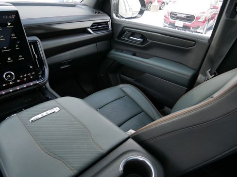 Used 2025 GMC Yukon XL AT4 image 15