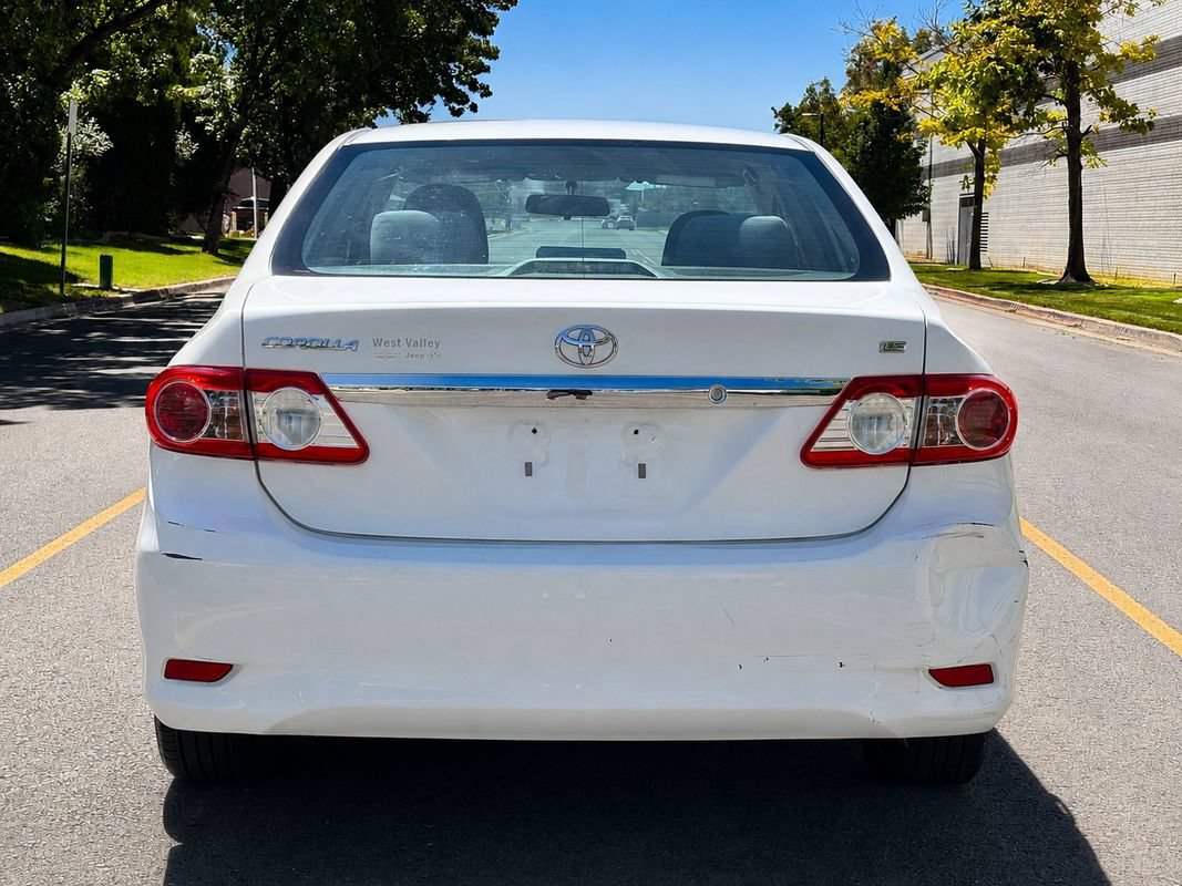 Used 2012 Toyota Corolla LE FWD image 4
